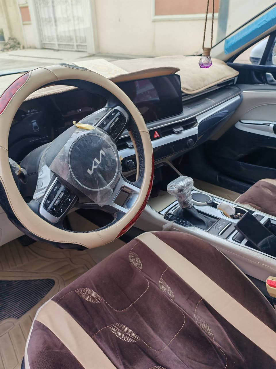 السلام عليكم
للبيع K5. خليجيه
موديل 26 كفاله عامه من الصبغ والتبديل والفتح
السياره بعده بحالة الوكاله ماشيه 13 الف
السياره مكفوله حته من البارد والرصعات
مغلفه ppf
 فول مواصفات
بنوراما
بصمة تشغيل
بصمة ابواب
حساسات اماميه خلفيه
شاشه متصله
درايف فود
كراسي كهرباء
منافذ شحن
نضام البارك
مانع تزحلق
ارضيه مسويله جديده
وبيه اهواي مواصفات
رقم بابل الدولي سنويه وهزه جديده
مكانه بابل مركز الحله
سعره 250 وبيه مجال للشراي 
للاستفسار الاتصال على الرقم
***********
