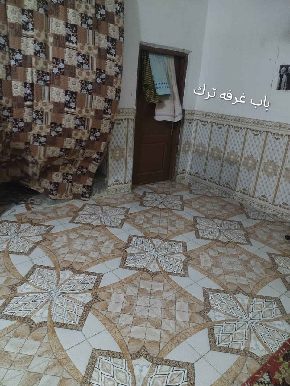 بيت للبيع جديد وعلى عن لشارع وساس صب وشيش مساحه 200م بحي لعدس شارع لصوره بلقرب من مولد سيد عباس لبشارع ابو حسان يتكون من قرفتين قرفه نص بنا وصاله ومطبخ ديوانيه وحوش جبير وكراج سياره سعر 25 وبيه مجال *********** بي واتساب
