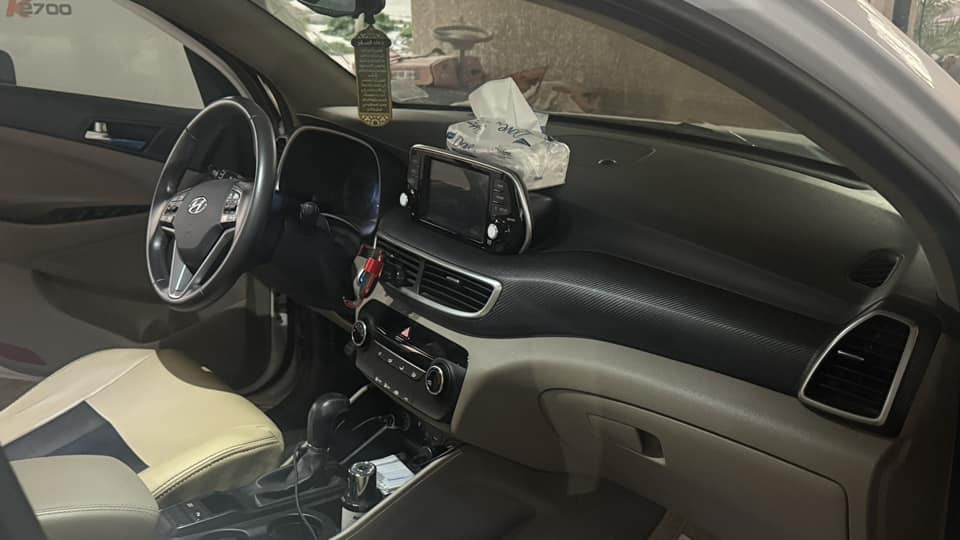 السلام عليكم 
توسان خليجي 
موديل 2020
مواصفات فول بانورما 
4 سلندر 2000cc
مكفولة من الحادث والتبديل 
رقم بغداد باسمي
المسافة المقطوعة 79،800
السعر اكتب رقم 1 
تواصل واتس اب ***********
بغداد- المدائن
