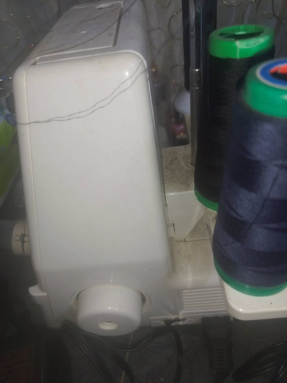 مكينه اوفر ياباني 3 بكرات نظيفه استخدام قليل السعر  200العنوان الديوانية ***********
