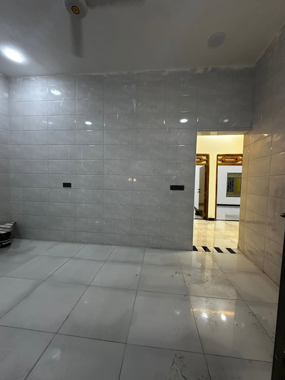 السلام عليكم دار سكن للبيع مساحه 130 متر بناء حديث طابو زراعي عراقي الموقع البصره ابو الخصيب شارع المقيمين السعر 65 وقابل للتفاوض 📳((***********))📳 هيثم الديراوي
