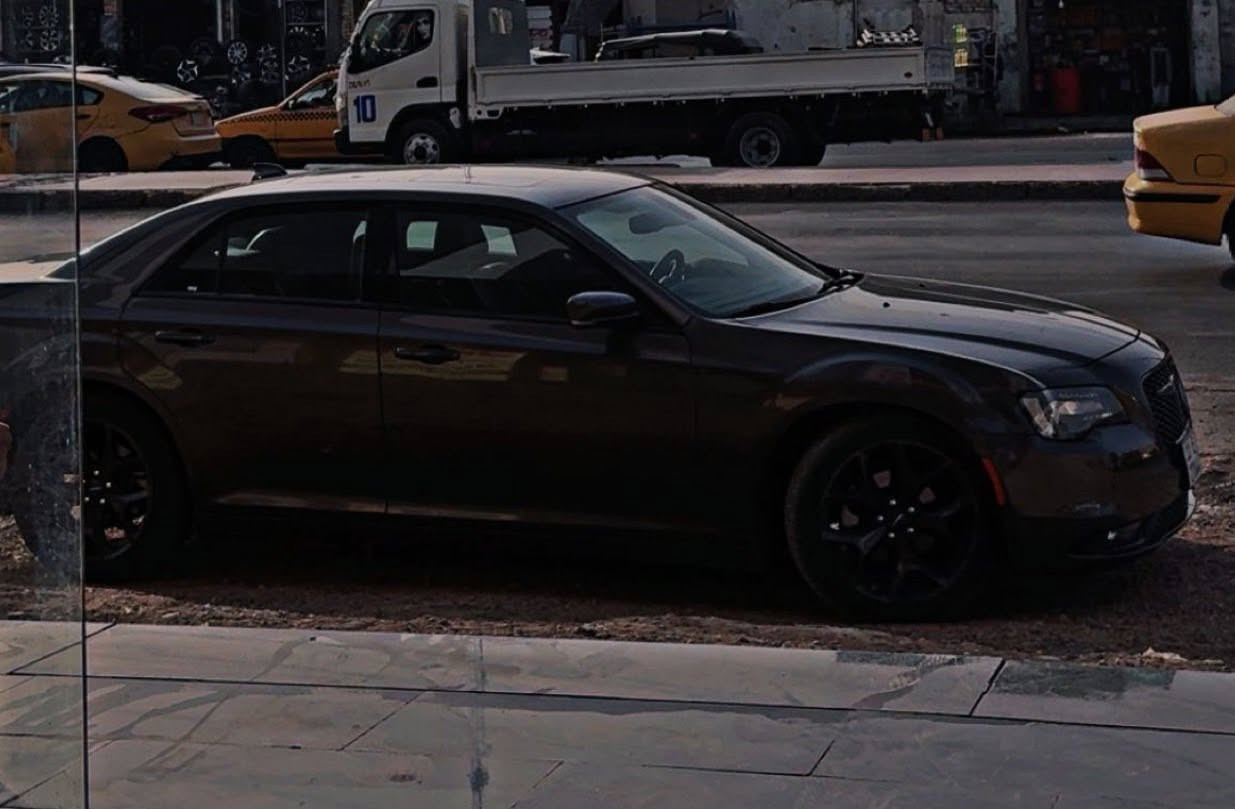 السلام عليكم 
كرايسلر S 2023  رقم بغداد باسمي 
السيارة بعدها بوضع الزيرو ماشيه 11 الف ميل 
المواصفات فول 1/1 
بانوراما 
سماعات الباين 
دمام خلفي 
محرك 3600 
تو ويل 
حساس امامي خلفي 
لايتات زينون
ماسحات اوتو 
رادارات جانبية 
اشاير مري 
نقطه عمياء 
كراسي جلد 
كراسي كهرباء
انظمة قيادة 
شفتات ستيراً 
السيارة حادثة جاملغ مبدل نفس لون بدون صبغ حادثة كلش حلو وبدون ايرباك وبدون دواخل 
واذا تحب ادزلك صور الحادث راسلني خاص 
للاستفسار : ***********
