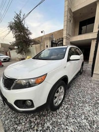 سورنتو للبيع موديل 2011 محرك 4 سلندر  مكينة 2.4 لتر  تدفئة تبريد السعر...