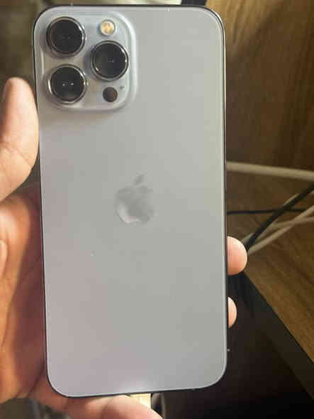 سلام عليكم ١٣ برو ماكس 
ذاكرة ٢٥٦
بطارية ٨٤ بلادي 
سعر ٦٧٥ او بي  شي بصيط كلش  
***********
