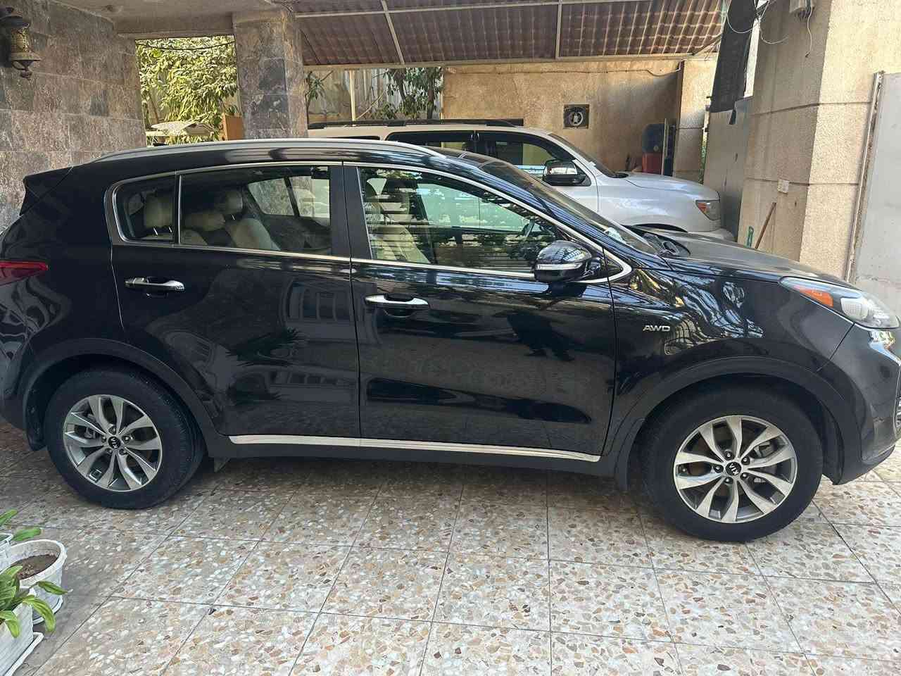 ‏🚘 كيا سبورتج SX 2017 وارد
‏السلام عليكم
‏
‏السيارة بحالة ممتازة، بيها جاملغ جهة السايق مبدّل وبارد بسيط بالبنيد فوق اللايت فقط،  (عندي سونار عدد ٢ ) 
‏فووول 1/1 أعلى فئة بالسبورتج، والرغّابة يعرفون شنو أحچي 😉
‏
‏📍 رقم أربيل باسمي (تحويل وليس وكالة)
‏📆 السنوية لغاية 2028
‏
‏🔧 المواصفات:
‏تشغيل بصمة + أبواب بصمة (عدد 2)
‏
‏بانوراما بثلاث وضعيات
‏صندوق كهرباء
‏
‏هندبريك دكمة
‏مانع انحدار + مانع انزلاق
‏
‏4×4 فور ويل
‏محرك 2000 GDI تيربو
‏
‏أوتو هولد
‏ثلاث وضعيات قيادة (سبورت / عادي / إيكو)
‏
‏ستيرن حرف D رياضي + شفتات بالستيرن
‏داخل جلد لونين (بيجي وجوزي) وعليه دوشمة جديدة درجة أولى
‏
‏الكشنات الأمامية فول كهرباء
‏تدفئة وتبريد بالأمامي + تدفئة بالخلفي
‏
‏سماعات Harman Kardon
‏شاحن لاسلكي يدعم الأجهزة الحديثة
‏
‏منفذ USB خلفي
‏ويل 17 رياضي
‏
‏شاشة لمس 8 إنج
‏حساسات أمامية وخلفية
‏
‏حساسات مطر ولايتات (تغير أوتوماتيكي مع الظلام واتجاه الستيرن)
‏رادار محيط السيارة + رادار النقطة العمياء
‏
‏لايتات ثلجي وشمسي عدسات
‏كشافات LED رباعية

‏📊 ماشي: ١٢١ ألف كيلو (قابل للزيادة)
‏📞 للتواصل: ***********
‏
‏
