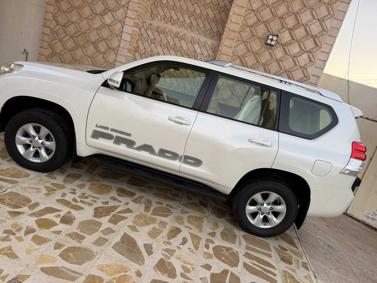 للبيع  فول مواصفات دبل تانكي 6 سلندر
بيه صبغ بالباب الخلفي والجاملغ الخلفي 
رقم وسنويه كله جديد وبسمي 
مكان السياره الرمادي 
جاهزه من كلشي كير محرك حداديه كله سليم 
***********
***********
