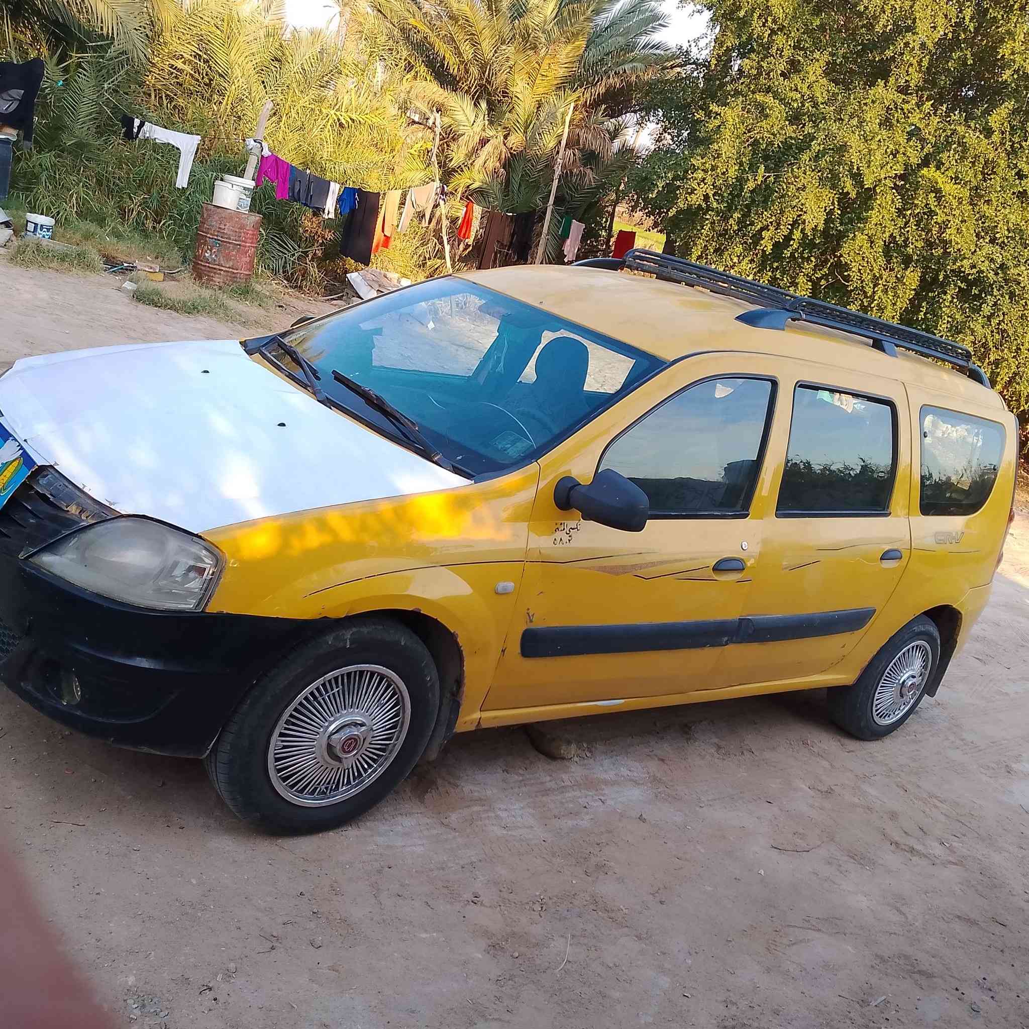 سلام عليكم رينو 2010 سنويه ال 28 سياره بسمي رقم نكليزي تبريد شغال مكينه وكير حداديه تخم تاير مصفره هيه وغرامات مكان السياره دوانيه غماس رقم ***********.   السعر 47 بيه مجال
