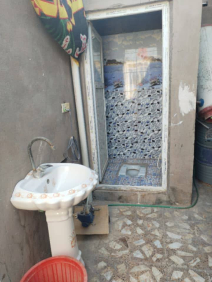 يوجد دار للبيع مساحه ١٠٠متر طابو زراعي.. قريب ع الشارع العام السايدين
كوفه شارع المعمل.. مقابل معمل باته وقريب ع الشارع العام... قرب شارع المطار الجديد

يوجد في الدار غرفه وصاله ومطبخ واستقبال وصحيات داخليه وصحيات خارجيه ومكشوفه

البناء.. الأساس صب كونكريت.. والسقف صب كونكريت... البناء طابوق.. مع كامل الخدمات من ماء وكهرباء واعمده كهرباء.. ومحولات كهرباء مقابل البيت... والبناء حديث... ويحتوي أيضا الدار ع تطبيك كامل للكاشي والسيراميك 

السعر 49 وبي مجال فقط شراي يراسل على الخاص


**إذا كنت صاحب هذا الإعلان وتريد حذفه لأي سبب، رجاءا أرسل رسالة إلى الدعم الفني**