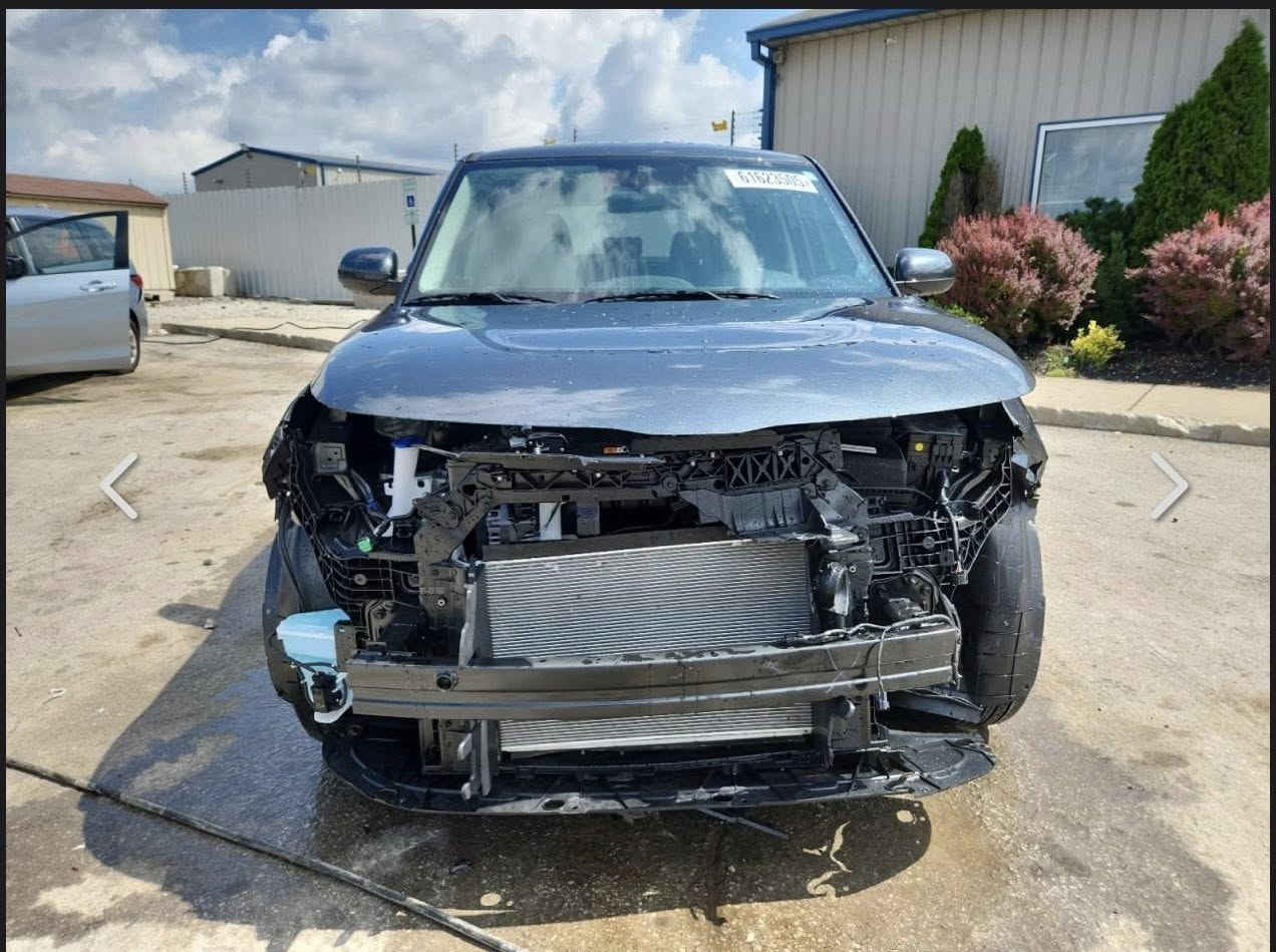 السلام عليكم للبيع
كيا صول موديل 2025دخول جديد بدون رقم 
منفيس باسمي فحص مؤقت 
المواصفات S رادرات امامي خلفي جانبي
 مكينه 2000دوش
توقف ذاتي تحديد مسار 
فول تحكم ستيرن 
صور الحادث وشاصي بالمنشور 
ماشيه قليل 

السعر 157$ ورقه وبيها مجال قليل 
للاتصال ***********
