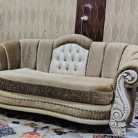 طخم للبيع مستعجل  قطعتين كبار   وحده وسط   وثنين صغار   كوشات 3كبار +3...