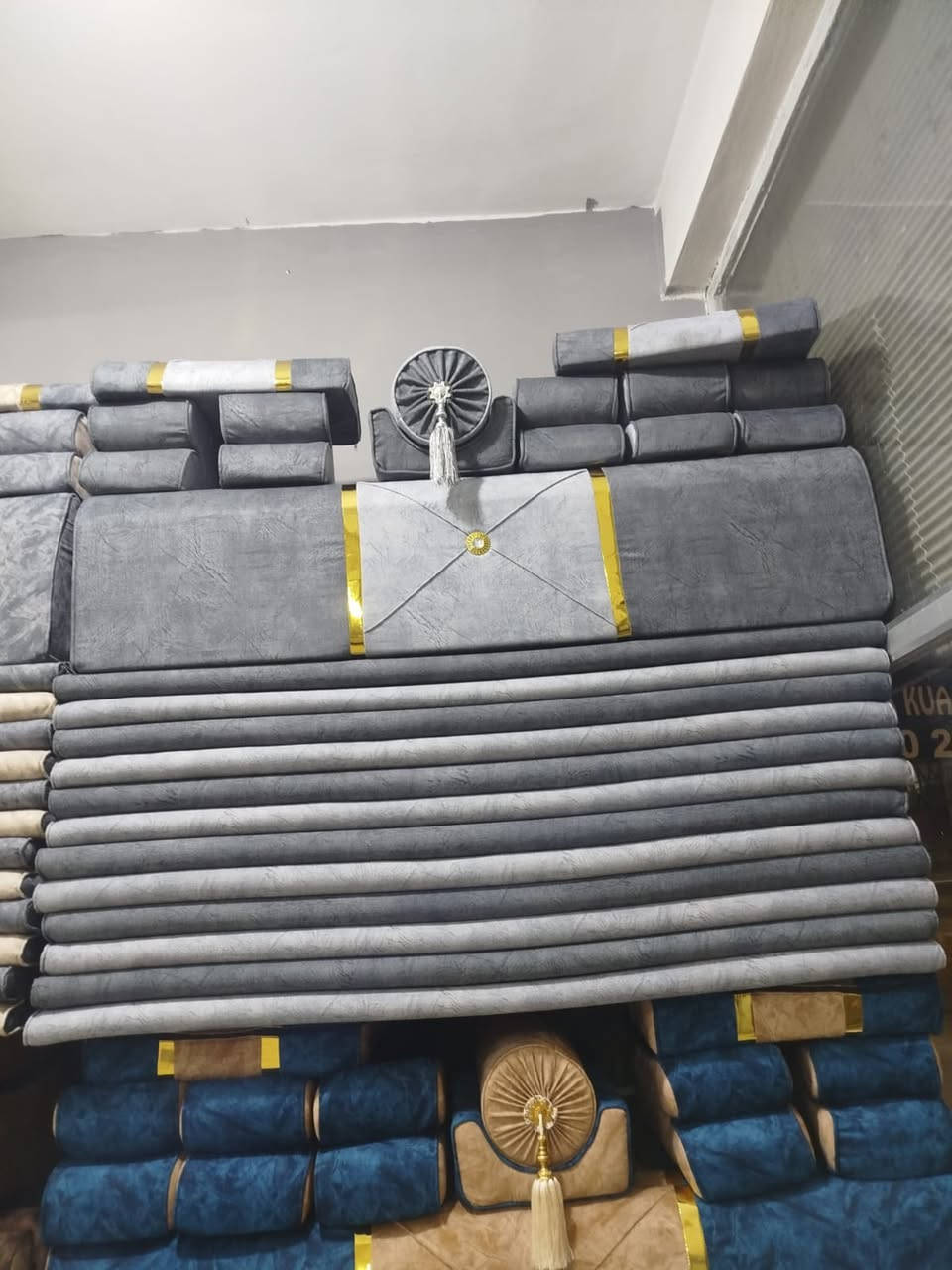 عرض خاص ولفتره محدوده
جلسه عربيه متوفر جمله ومفرد الكميه خير من الله
نوع الاسفنج ضغط عالي 
الضمان ثلاث سنوات 
الشغل درجه اولى 
نوع الاسفنج مميز اول
ارتفاع المقعد ١٠سم
عرض المقعد70سم
طول القطعه ١٨٠سم عداد المجلس كامل ؟؟20 قطعة 
العنوان أربيل 
توجد خدمه توصيل لكافه المحافظات 
للحجز او الاستفسار راسلونا ع الصفحه 
او الاتصال ع الرقم وتساب ***********:***********
