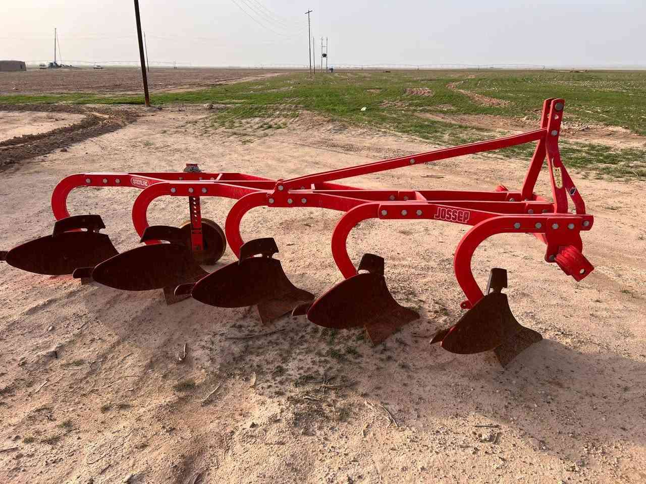 سلام عليكم البيع فيات فول اكسل بارز تكمه عريضه بعده مامسجل منفيس وراقه كامله مشتغل ٣ مرشات بس وياه دسك ٢٤ خرامشه ٣ونص متر فدان ٥ ريش سعر ٦٨ عنوان صلاح الدين العلم ***********
