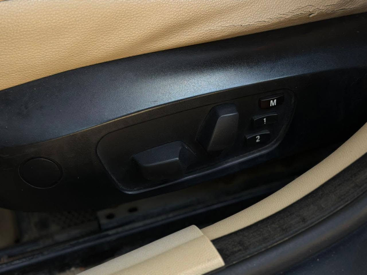 Bmw 320i
موديل 2006
كامله أعلى فئه بصمه
رشه عدا السقف 
فبريكا دواخل
عداد 260
رخصه سنتين بأسم المالك بدون توكيلات
مغيره شورت بلوك استيراد بحاله ممتازه مثبوت ع الرخصه ماشي 15 الف فقط
مرور ومعاينه الشروق 
لا تحتاج لأي مصاريف
متاح الكشف اي وقت
السعر 580
واتساب / 01114097092


**إذا كنت صاحب هذا الإعلان وتريد حذفه لأي سبب، رجاءا أرسل رسالة إلى الدعم الفني**