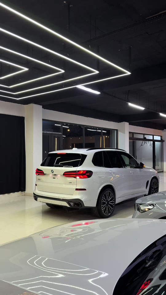 Bmw x5  Clean title  M-package  Full option 2024 34000mi Black edition  Call for price: 0750 404 4406 0750 397 4495
