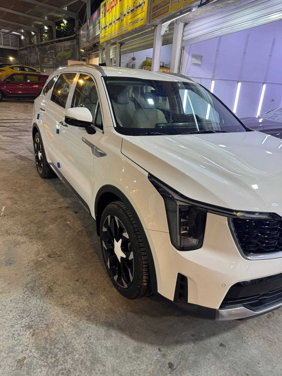 تحيه طيبه للبيع كيه سورنتو خليجي وكاله الدوليه ٢٠٢٤ ماشيه ١١ الف جديده على وضع الشركه بس بيها اقل من شبر بارد باب خلف السايق فقط والباقي كفاله شرط السونار   
المواصفات محرك ٦ سلندر كير موس ويل ٢٠ داتاشو شاشه متصله شفتات ستيرن هند برك بصمه الكشنات الاربعه كهرباء جنطه كهرباء اناره محيطيه بردات خلفيه تشغيل عن بعد ترحيب عند الاقتراب مري شفط تصعيد الجام من البصمه وماقي المواصفات معروفه مغلفه جلد كشنات وارضيه السياره بسمي تحويل ثاني يوم رقم بغداد الجديد مكاني الكاظميه السعر ٣١٣ وبي مجال ***********
