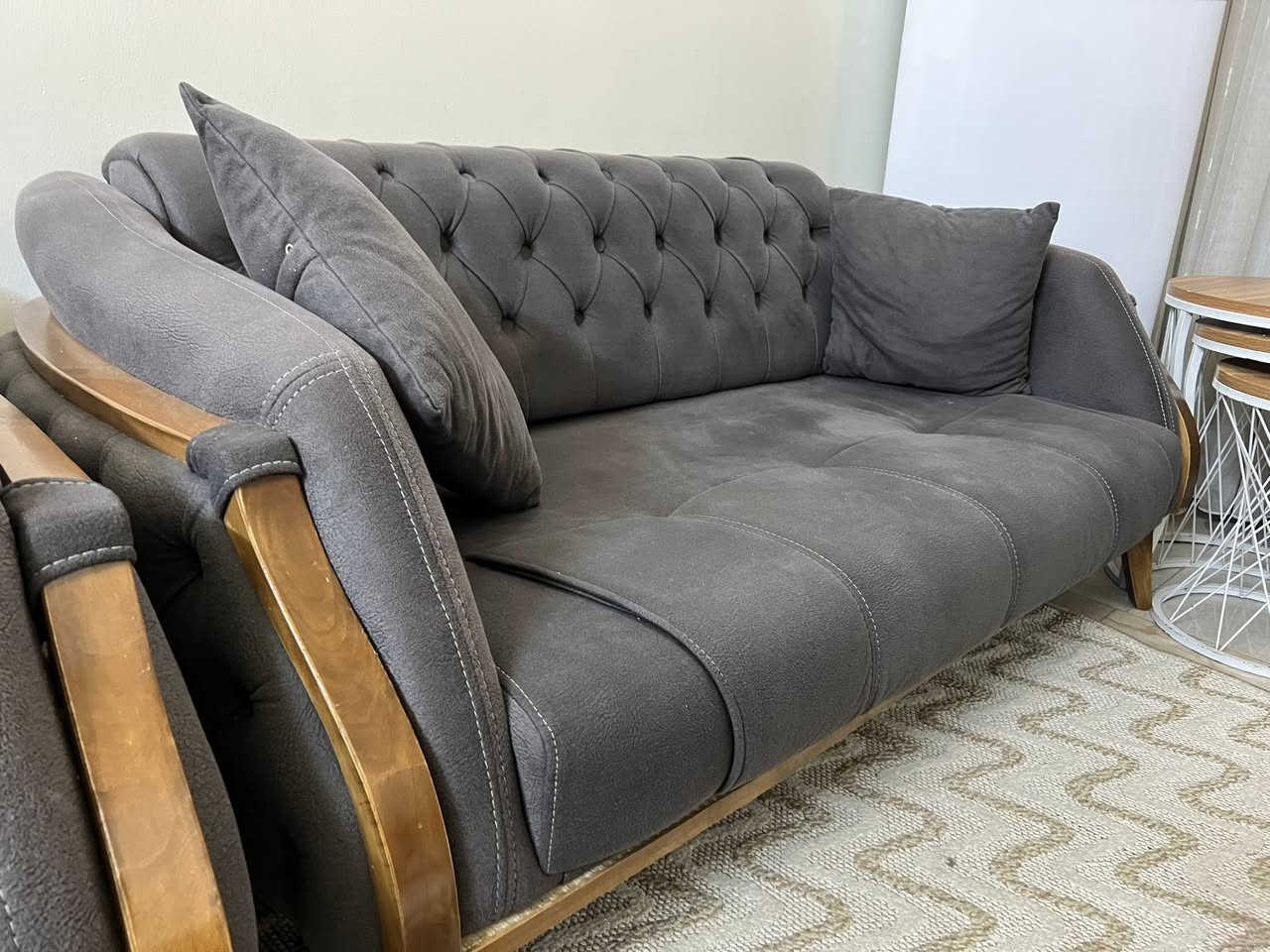 تخم تركي مودرن ١٠مقعد  القماش وتر بروڤ إسفنج بولستر طبي  اللون واضح  بالصورة الثانية والأرجل خشب   
مستخدم قليل مال اربيل بي عيب واحد  حرك موضع بالصوره  700 وبي محال


**إذا كنت صاحب هذا الإعلان وتريد حذفه لأي سبب، رجاءا أرسل رسالة إلى الدعم الفني**