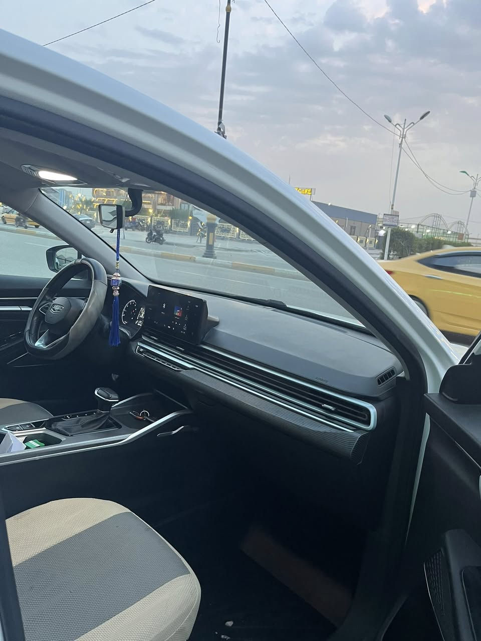 جيلي امگراند 2023
السلام عليكم للبيع جيلي امگراند 2023 خليجي بدون رقم تترقم جميع المحافظات جاهزه من كل شي محرك 1500 شاشة كبيره حساسات  خلفيه تبريد قطعتين ثلج بصمة تشغيل + بصمة باب + سايد بريدك كهربائي نظام اوتو هولد تشغيل عن بعد تحكم ستيرن جهتين تثبيت سرعة 
بيهه تبديل جاملغ وبنيد بدون عابر بدون ارباك 
مكاني بالسماوه  رقم موبايل ***********
السعر 93
