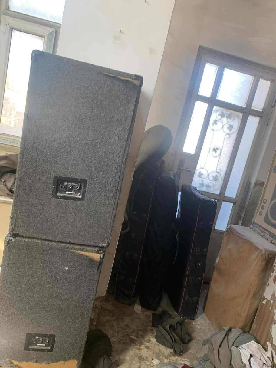 بعد التحية والإذن من أدمن الكروب انا صديقكم الفنان عزت الأمير أرجو الموافقة على المنشور مع الشكر والتحية. مكسر تندر موديل1700 مستعمل مرة واحدة كما في الصور مع سبيكرات ثناءي السعر 750$ سبعمئة وخمسون دولار، كما توجد سوكتات بأطوال مختلفة وستاندات للسبيكرات ومايكروفونات واجهزة صوتية أخرى في مكتبنا مكتب الفنان عزت الأمير في مركز قضاء المداءن قرب مزار الصحابي الجليل سلمان المحمدي رضي الله عنه، الاتصال على الرقم *********** 
 تحياتي عزت الامير
