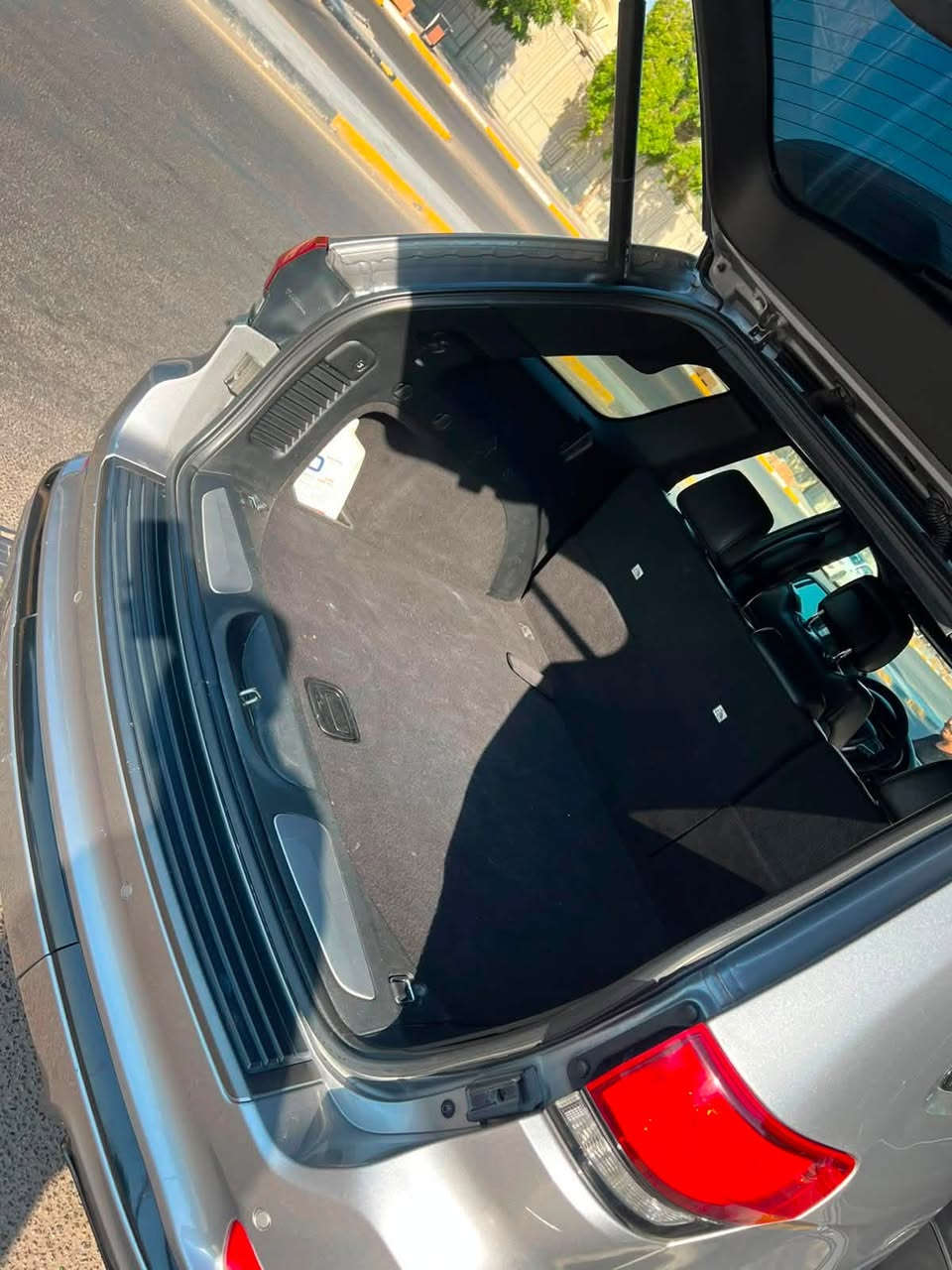 جيب لميتيد فول للاخير موديل ١٩ سياره جديده 
بيها جاملغ فقط والبنيد مبدل مال إس غير شي مكفوله 
سعرها ٢٣ الف ماشيه ٨٦ ميل 
مكانها بغداد ***********
