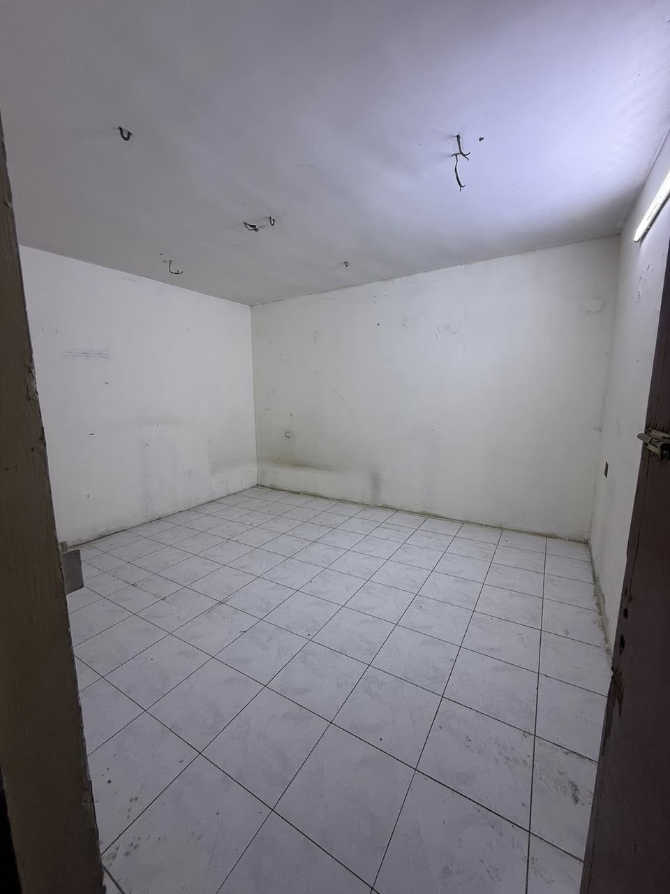 السلام عليكم
دار للبيع مساحه 100متر طابقين

واجه 5 نزال 20

 مدخلين ثلاث غرف نوم واستقبال ومطبخ وكراج 

فارغ وجاهز للسكن

العنوان: المعالف /شارع دكتور حافظ/قرب تقاطع  الربيعي 

للاستفسار 

***********
