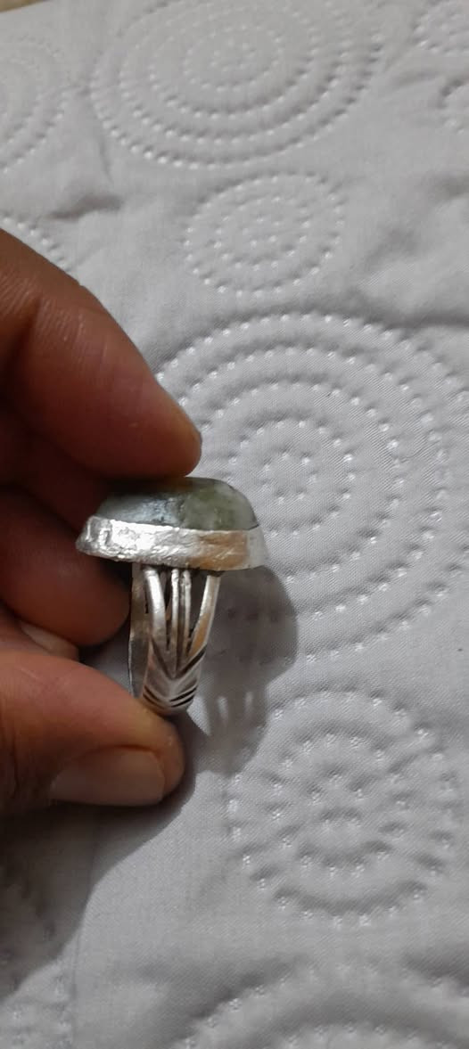 سلام عليكم محابس للبيع عقيق يماني طحلبي عتقد وعقيق يماني ما مجروخات محابس الكاط قديمات البيع سعر ثنينهن 100مكاني العماره الرقم ***********
