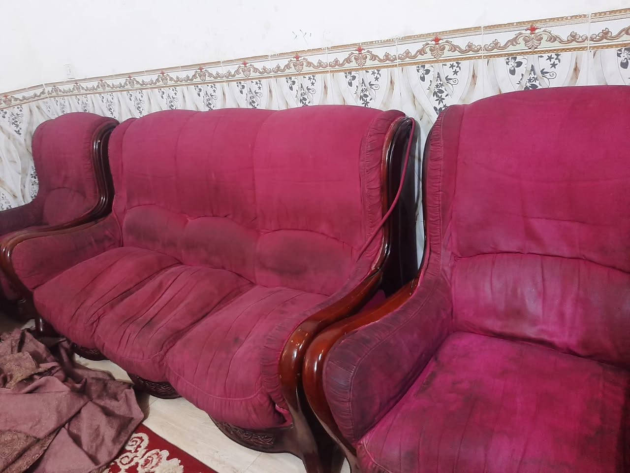 السلام عليكم تخم عشر مقاعد يراد له دوشمه خشب مالته كله جديد صاج نظيف كلش عاوزه بس دوشه سعره 125 وبي مجال مكانه حله نادر الثاني عن خدمه فرع قيس ابو السمك ***********واتساب
