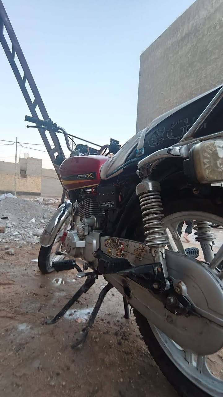 سلام عليكم
دراجه خمسه كيل جاهزه أي نقص وأبيه شرط سلف هندر تشتغل السعر ٤٥٠ وبيه مجال 
***********
