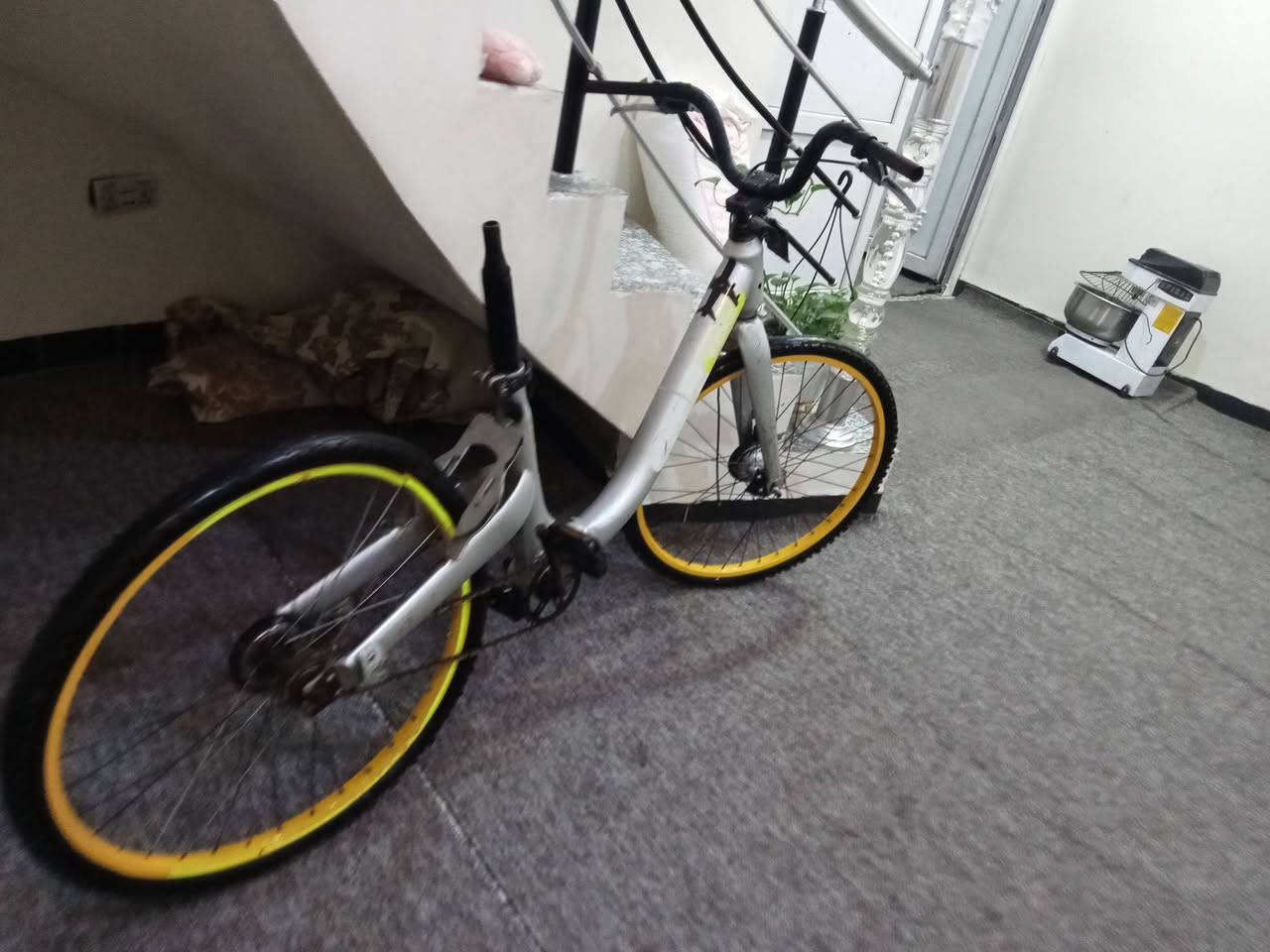 سلام و عليكم بايسكل للبيع التاير جوبلس هوه يجي من الشركه و امختم نقصه يدات و ويل و سرج قيم بل يرضيني و يرضيك المكان بغداد طالبيه قرب مسبح الصفا الستفسار ***********
