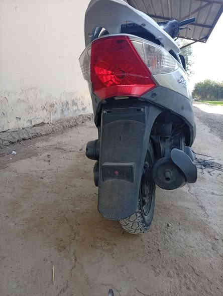 السلام عليكم كامكو للبيع موديل ١٣ مبدل بيها گرايم شفت بس نضافه كدام عينك دراجه ناعمه وسرعه ع فحص انتصل خاص ماجاوب سعر ٥٠٠ ‏ قفل قفل ‪0786 772 3555‬‏
