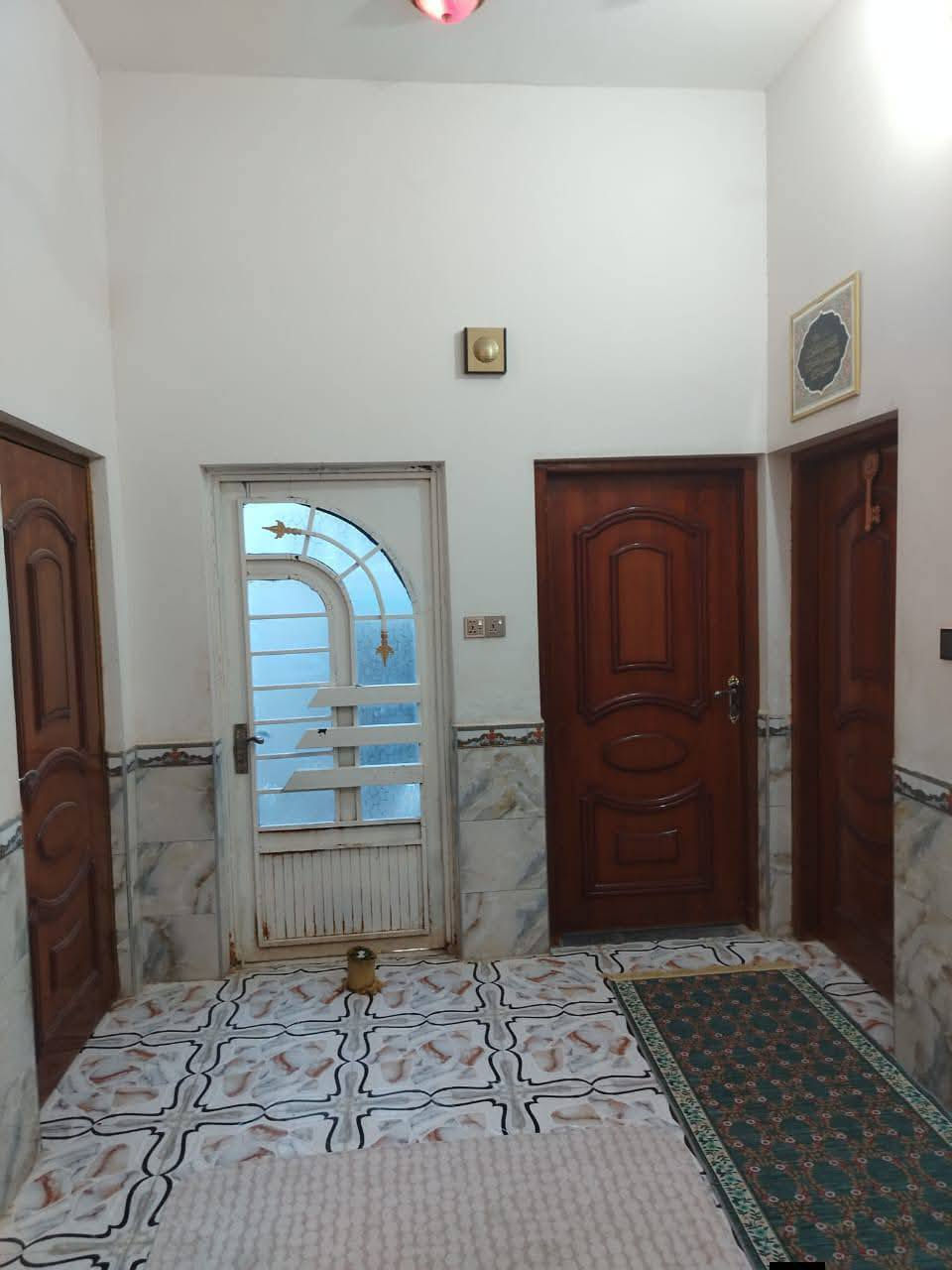 بيت للبيع مطلوب مبادرة
وابيع عله المبادرة
طابو لمكان سوق الشيوخ
حي العسكري خلف مدرسة تونس
المساحة 200
البناء طابوق
يحتوي على غرف 2
واستقبال 
وصالتين
ومطبخ
ومجمعات صحية داخليه و خارجيه
ومناور 2

للاستفسار هذا رقمي
***********
