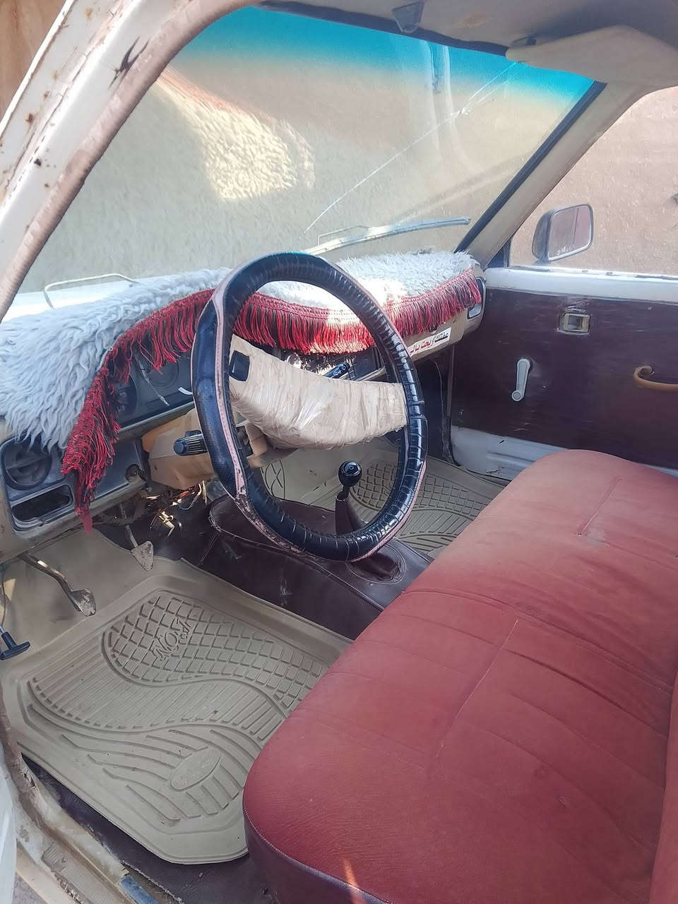 سلام عليكم للبيع بيكم تيوتا 1980 رقم اصفر السعر 25 وبيها مجال الاتصال *********** وشرط التحويل
