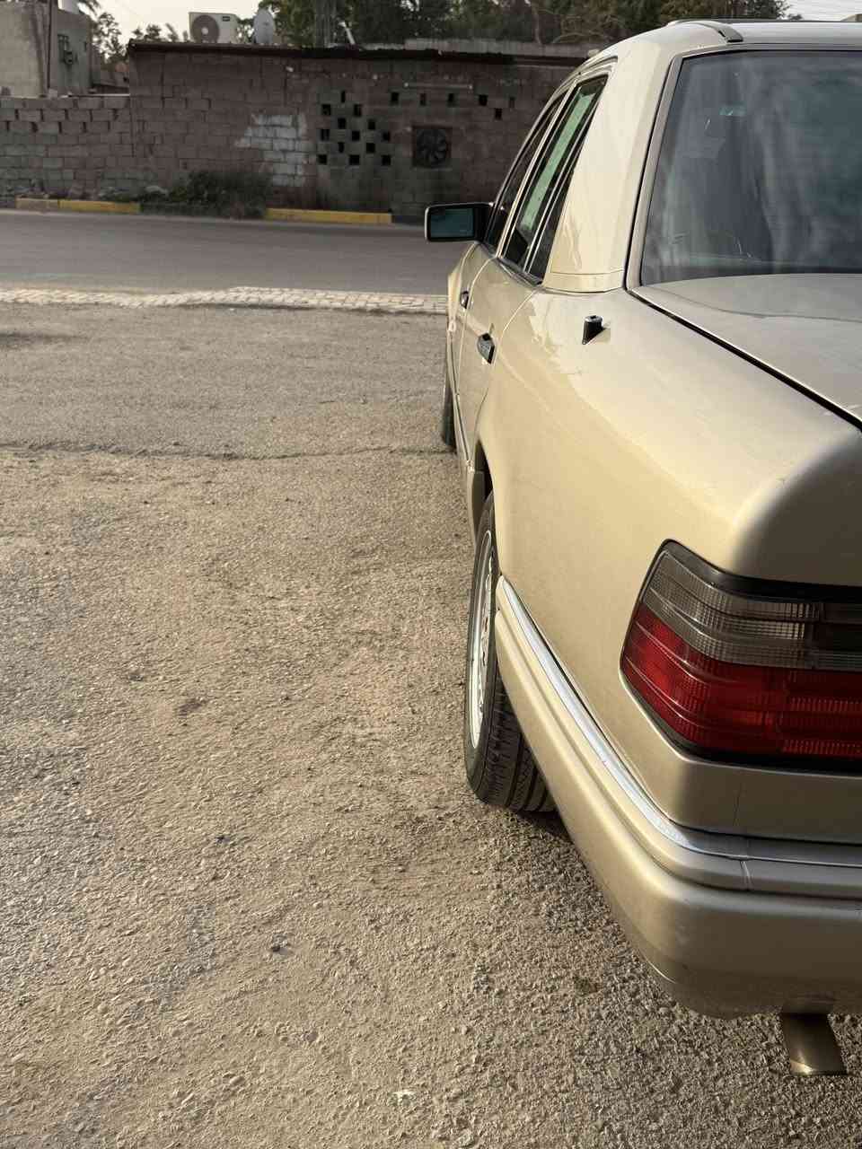 سلام عليكم مارسيدس دب موديل 1987 محدث 1993 سياره كير ومحرك بطه مكفولات تدفئه تبريد مكفول سياره خير من الله رقم بغداد باسمي تحويل ثاني يوم مكانها بغداد سعرها 78 وبيها مجال ***********
