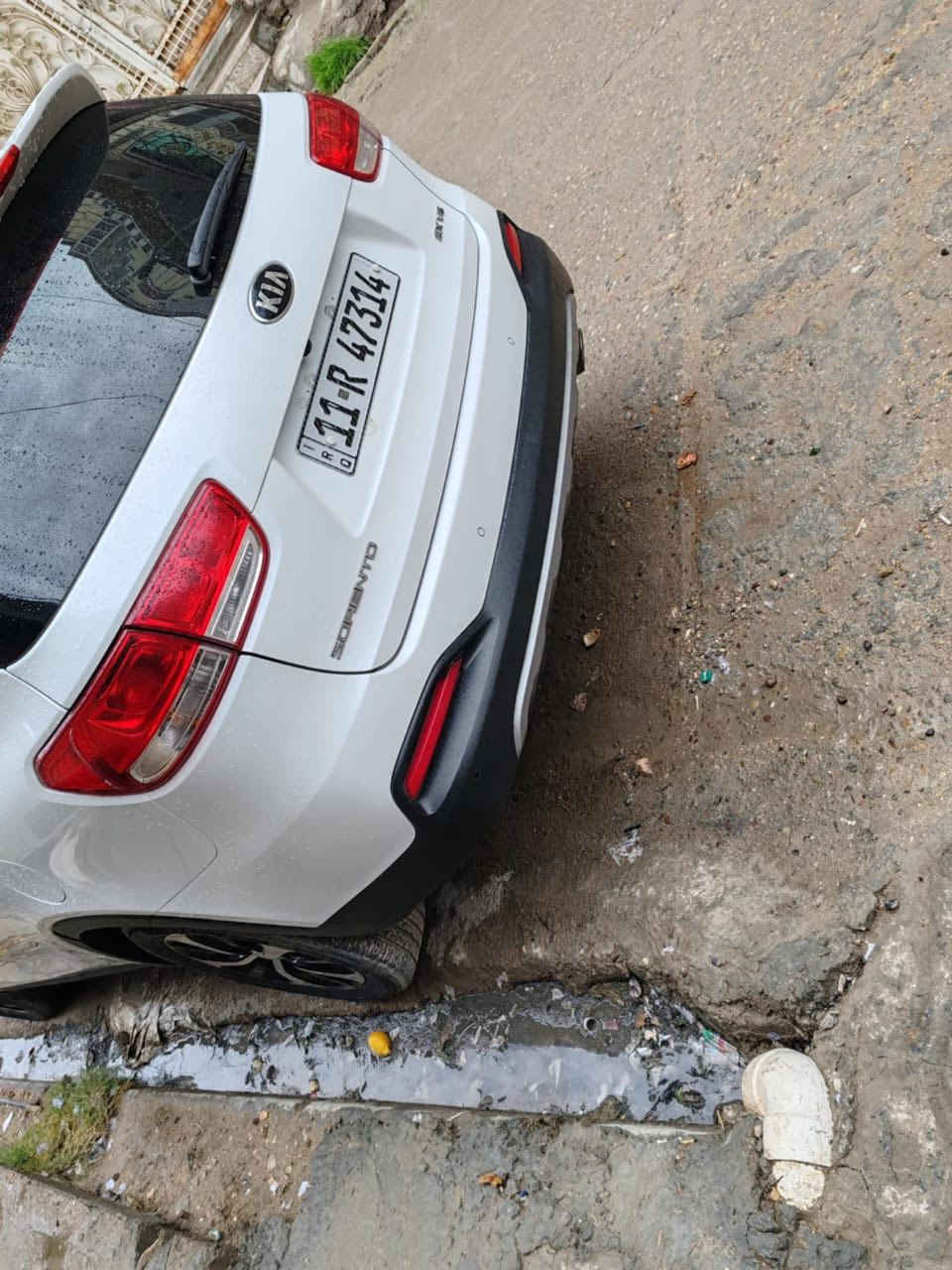 السلام عليكم 
للبيع سورنتو امريكي 2017 رقم بغداد انكليزي بأسمي 
فول عدا البنوراما
مكينه V6
حساس  خلفي 
شاشه كبيره بلادي
بصمه تشغيل وبصمة ابواب
كشنات جلد
كامره خلفي دوار
باب خلفي كهربائي
فول تحكم 
بلوتوث و AUX
لد حاجب امامي 
ماشيه 44 الف
السياره جديده وممتعوبه
ضرر فقط ربع جاملغ امامي بارد بدون صبغ بدون اي دواخل بدون ايرباك
السعر 200$
تفاصيل اكثر اتصل ***********
