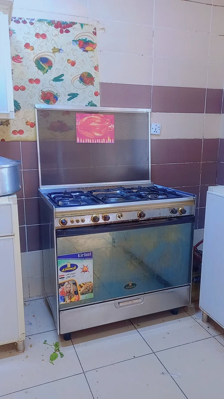 سلام عليكم طباخ كريازي اصلي درجه اولى وكلشي شغال بي فرن مالته وحد عل وحد ولعيون كلها شغاله سعره 180 وبي مجال مكاني أربيل اوينه شار قرب بنصلاوه متواجد واتساب ***********
