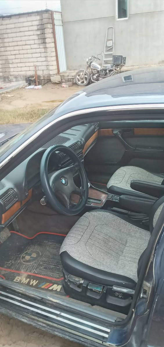 بي أم حجم 730 محرك مفتوح موديل 1992 السياره نظيفه جدا داخل وخارج تبريد ثلج مسلجه دولي بأسمي السعر 55 ...

 ***********
