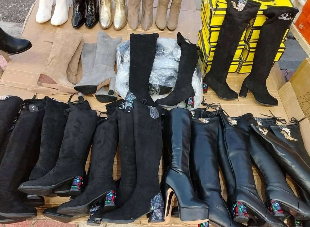 ٣٥ جووت پوتم هه يه 
هه مووى به ٩٠ هه زار


**إذا كنت صاحب هذا الإعلان وتريد حذفه لأي سبب، رجاءا أرسل رسالة إلى الدعم الفني**