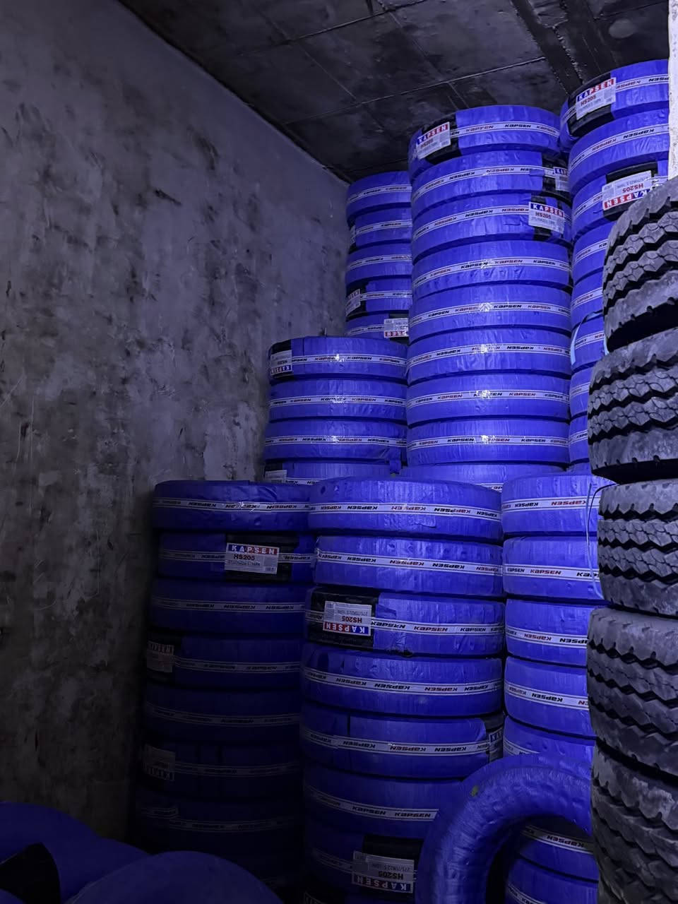 رجع و أتوفر اطار كابسن انتاج حديث جداً 
قياس 275/70/22.5
انتاج 2026
متوفر تجهيز جملة و مفرد 

للتواصل او الاستفسار :
0783 446 9638
متوفر واتساب في الرقم 

موقعنا :-
بغداد - الكرادة - طريق معسكر الرشيد - مجمع مشن - مجموعة الفيض التجارية 

#مجموعة_الفيض_التجارية #اطارات_كابسن #مو_اطار_عادي_اطار_صنع_للحمولات_الثقيلة
