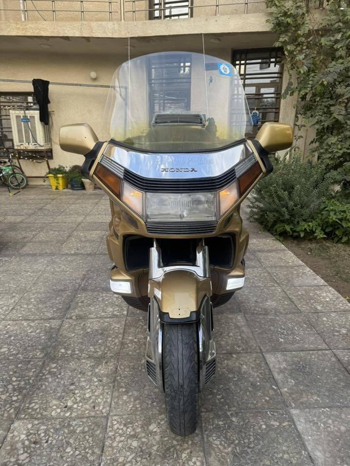 السلام عليكم كولد وينك موديل 91 مسجل بالسنويه 88 رقم بغداد سنوية باسمي هزة جديده تحويل مباشر دراجه نضافة خير من الله كفر اصلي بدون قطعه صبغ او ضرر دراجه عليها ادامه بالكامل فلتر شوتة جديد تخم بلك جديد تاير امامي وخلفي جديد باتري جديده بعدني ماشاده الها موجود بالصندوك سستم صوت بلوتوث كلشي بيها شغال ومكفول من جك و بك تراي انطي بيها للشمال عنواني بغداد حي الجهاد والسعر 41 وبيها مجال قليل كلش ***********
