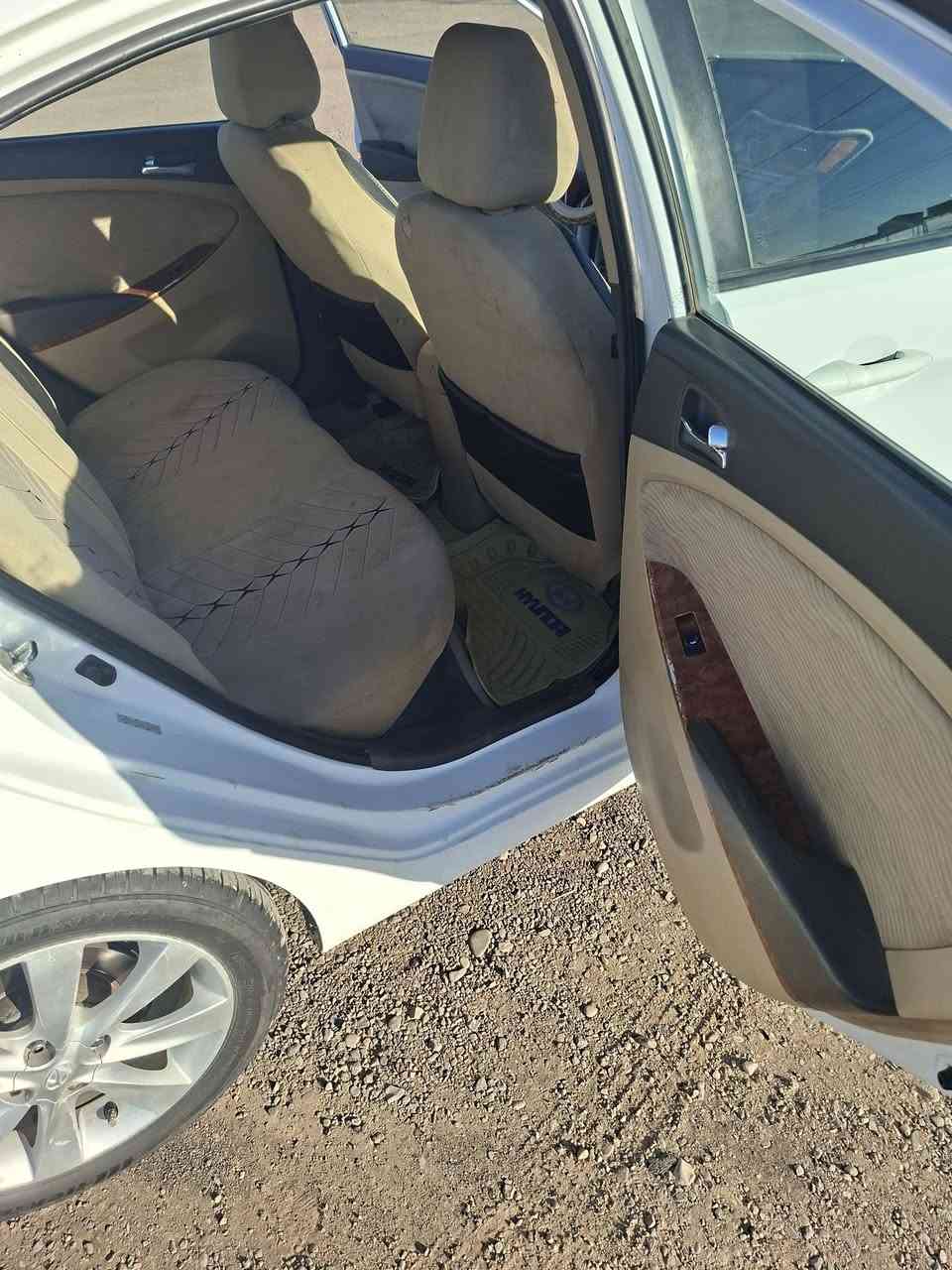 السلام عليكم
اكسنت ٢٠١٤ بسمي ضرر جامل وربع بنيد وباب السائق رش فقط بدون دواخل وبدون ارباك  والسونار مرفق مكفول لغد وشاصي وكير ومحرك وحتى الصدر هم تخم تايرات جديد مكاني بعقوبة الرحمة السعر ٩٧ وبي مجال حك الجية ***********
