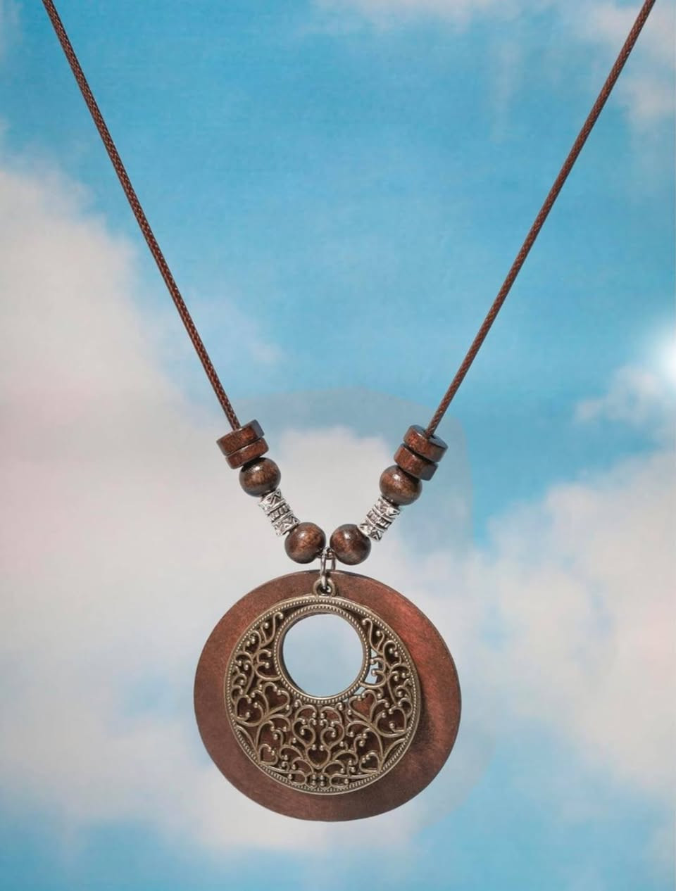 قلادة خشب عتيق بهذ الشكل سعرها ١٠ الف توصيل مجاني لكل العراق
#قلادة #اكسسوارات #انتيكة


**إذا كنت صاحب هذا الإعلان وتريد حذفه لأي سبب، رجاءا أرسل رسالة إلى الدعم الفني**