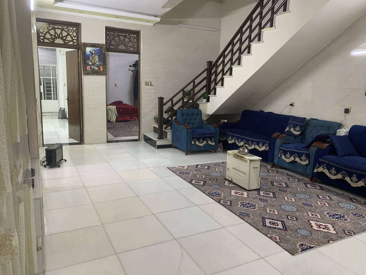 دار للبيع مساحه 240 الواجهة 8 النزال 30 جميله الثانية قرب افران حنون الساعدي بناء درجه اولى ثاني بيت على شارع سعر المتر 2700 وبيه مجال استفسار ***********
