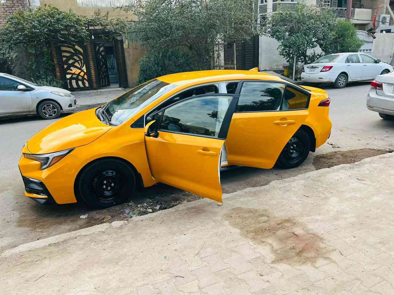 السلام عليكم 
كورلا 2024 وارد امريكي
هايبرد وبانزين ياباني اصلي
دخول جديد وترقيم جديد 
سيارة كاملة مكملة متصرف عليها دينار فئة SE ميحتاج اذكر مواصفاتها بيها قطعتين بدون دواخل 
مكاني بغداد الغزالية 
***********
