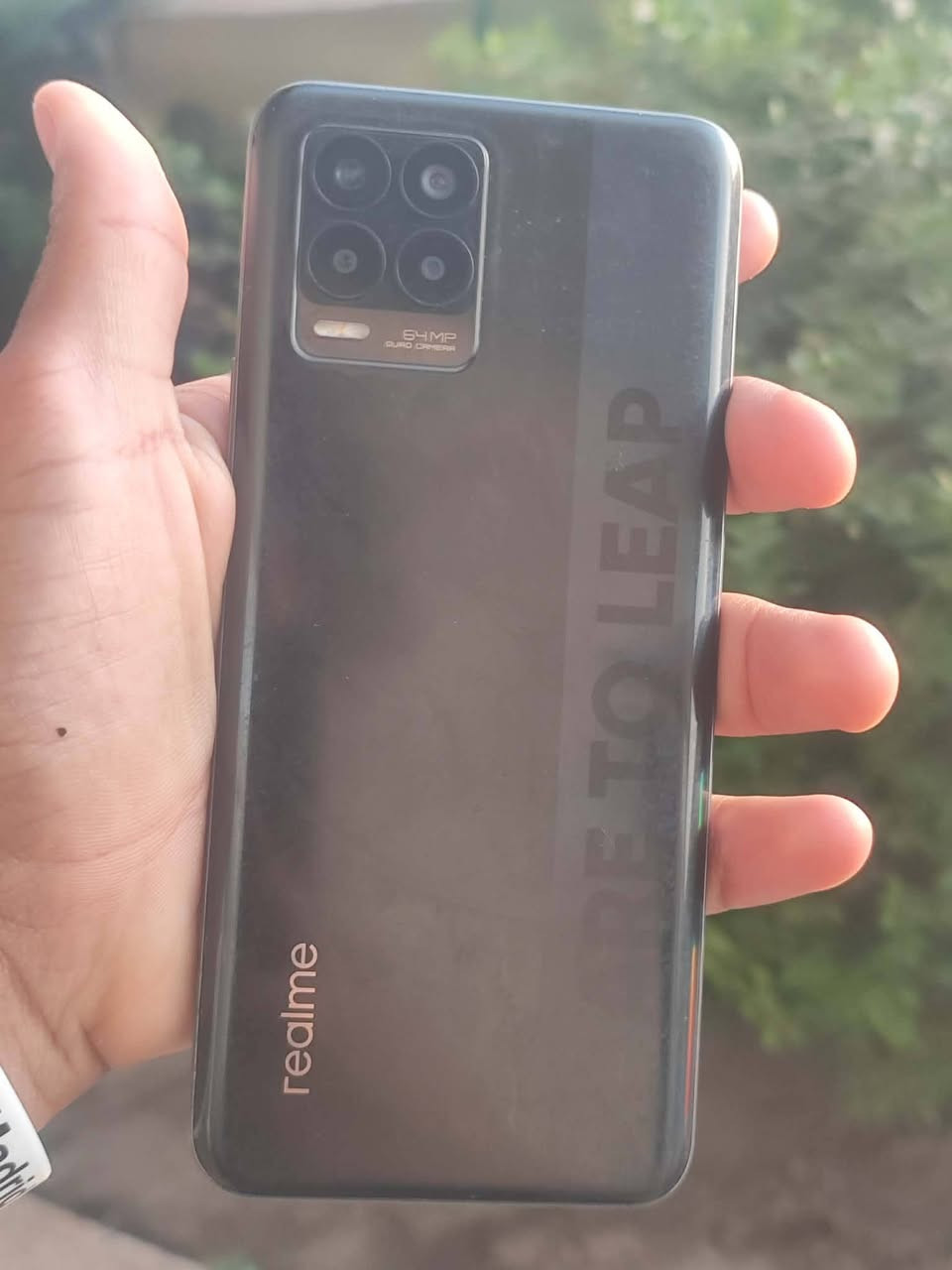 السلام عليكم​📱 للبيع ريلمي 8 (Realme 8)
الجهاز غني عن التعريف نحيف وخفيف وأداؤه ممتاز جداً بالألعاب والاستخدام اليومي
​💡 أهم المواصفات والمميزات
​الذاكرة والرام: الذاكرة 128 جيجا مع 8 جيجا رام (أعلى نسخة بالجهاز سريع جداً وبدون تعليك).
​الشاشة: Super AMOLED ألوانها خرافية وسلسة جداً تحت الشمس.
​المعالج: Helio G95 (قوي وممتاز جداً، خصوصاً للـ PUBG والألعاب).
​الكاميرا الخلفية: رباعية الأساسية 64 ميجابكسل وتصوّر فيديو بدقة 4K.
​الكاميرا الأمامية: 16 مكابكسل سيلفي واضحة جداً.
​البطارية: ضخمة 5000 مللي أمبير تطول معك اليوم كله.
​الشحن: سريع جداً 30 واط (يشحن الموبايل كامل بساعة تقريباً).
​الميزات: يشغل شريحتين وبطاقة ذاكرة معاً بنفس الوقت.
​⚠️ حالة الجهاز بكل أمانة:
​الجهاز مبدل فقط شاشة أصلية 100% (وتدعم البصمة تحت الشاشة وشغالة سريعة وبشكل طبيعي).
​📌 تفاصيل البيع
​السعر 75 ألف قفل (غير قابل للتفاوض).
​الموقع: نينوى - مشيرفة الثانية.
​تحياتي للجميع 🩵.


**إذا كنت صاحب هذا الإعلان وتريد حذفه لأي سبب، رجاءا أرسل رسالة إلى الدعم الفني**