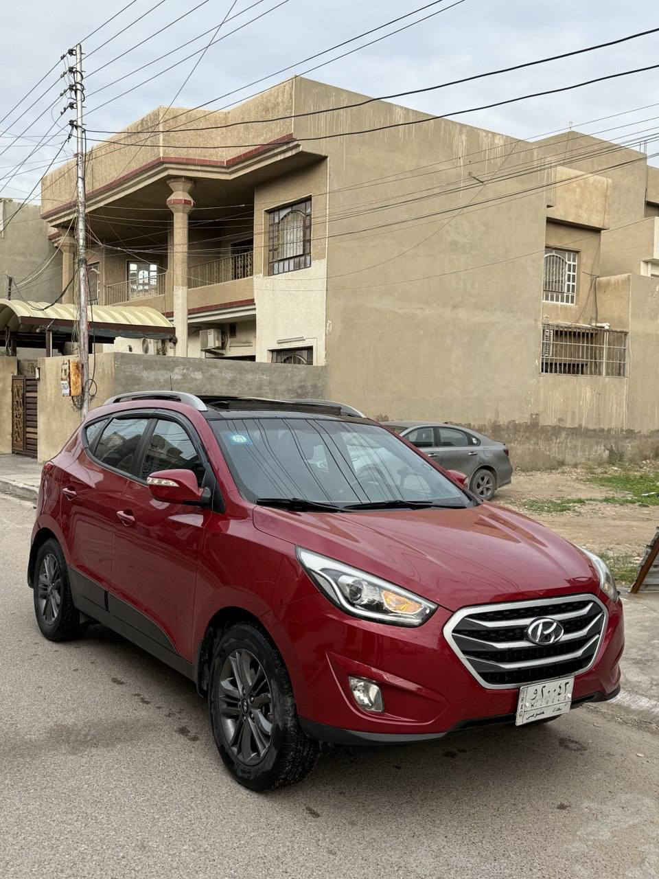 🚗 للبيع – هيونداي توكسان 2015 وارد خليجي 🚗
🔴 اللون: أحمر (دم الغزال)
📄 العنوان: كلين تايتل
🛡️ كفالة عامة من الضربة القوية والحوادث
🎨 بدون قطرة صبغ –فقط بارد في هلالات الجاملغين الخلفيات 
⚙️ المحرك:
2000cc
تنفس طبيعي (دوش)
كير محرك + تبريد + كهربائيات مكفولة بالكامل
بشرط: ما بيها أي نقص
📊 الممشى: 120 ألف
✨ المواصفات:
✅ لايتات LED حاجب
✅ أشاير بالمرايات
✅ بانوراما على طول السيارة (طكات عدد 2)
✅ فل تحكم بالستيرن
✅ تبريد عدد 2
🧼 الحالة:
السيارة جاهزة من كلشي، نضيفة جداً،  مابيها اي نقص بدون أي ضرر
🔸 فقط أثر جراد خفيف بالبنيد والقطع البلاستيكية فقط

💰 السعر: 160$
📉 بيها مجال بسيط حق الجية
📍 المكان: بغداد – السيدية
📞 للتواصل: ***********
💬 متوفر واتساب
