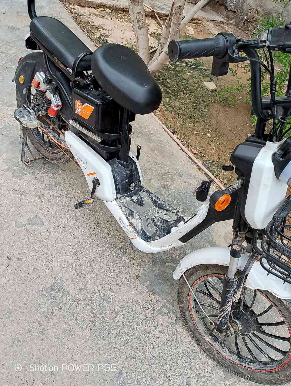 السلام عليكم دراجه ع شحن موديل 24 نظيفه كلش السعر 200 مكان كنعان
***********
