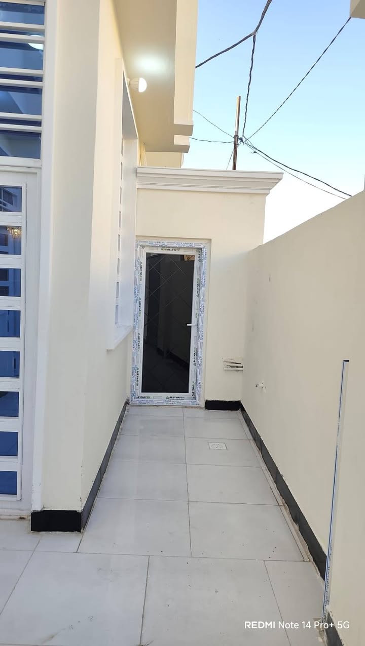 بيت للبيع مساحه 150متر  طابو زراعي سند 25 قرار محكمه قريب على شارع العام
بسعر 64وبي مجال قريب علا شارع 

عنوان البيت نجف مقابل ملحق قرية الغدير   تفاصيل 
غرف نوم 2صاله مطبخ  وصحيات وستقبال 

عنوان المكتب مقابل قريه الغدير عمود 262مكتب النور للعقار 
للاستفسار اتصل على ***********أو مراسله واتساب
