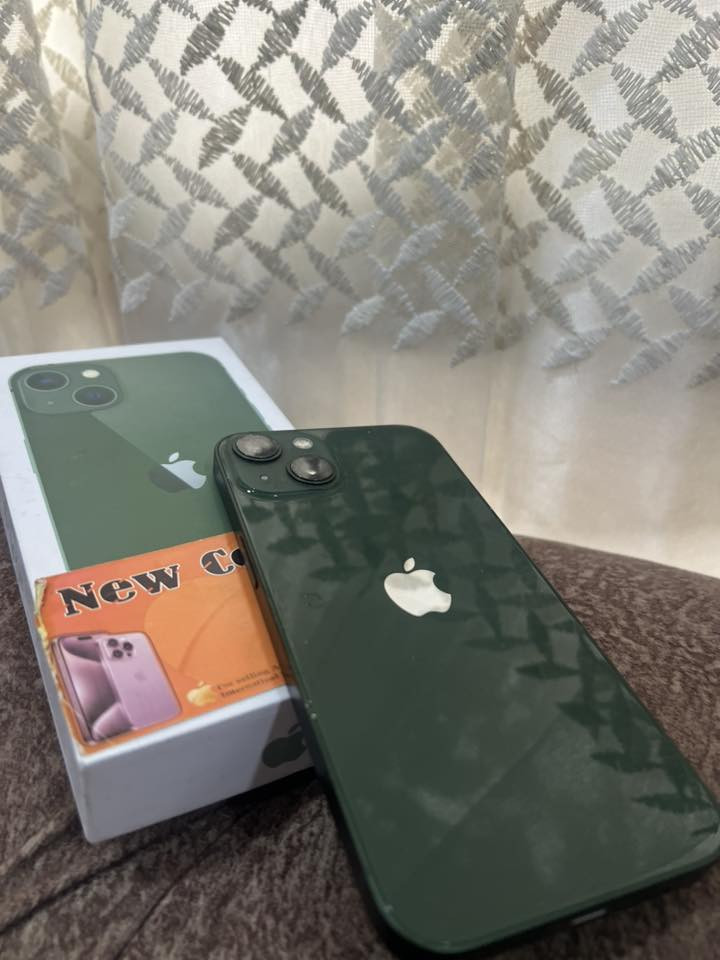 السلام عليكم 
ايفون 13 العادي 
النظافة 100‎%‎ 
ما مفتوح ولا مبدل شي 
السعر 460 
للاستفسار اكثر على الخاص او على الواتساب  ***********
