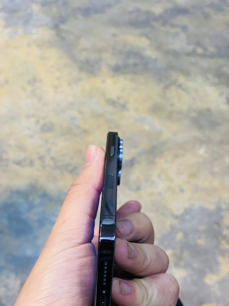 السلام عليكم
13 برو ماكس فول نضافه 

شرط وتر ممفتوح شخط مابي 

امريكي نموذجM

شخط مابي 

بطاريه 94 لا معلايه ولا ملعوب بيها 

شرط الفحص افحص وين متريد وتر الجهاز 

ذاكره 256

بعده يلمع من كل عقله 

سعره 675 

تواصل هـ***********
