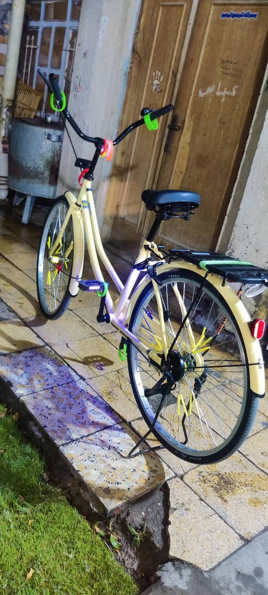 السلام عليكم بايسكل للبيع حجم 26 اللون حليبي موديل 2021 الشهر 2 البايسكل سعره هو والغراض 175🔒🔒🔒🔒 وبدون غراض ب 160 وبي مجال حك جيه شراي خاص لا اتعامل ***********
