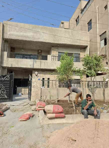 من رخصة مدير الكروب 
بيت للايجار ٢٠٠م طابقين حي تونس السكني الشارع الثالث 
٥غرف نوم وصاله كبيره وهول ومطبخ وصحيات ٢
للتواصل الاتصال ***********
